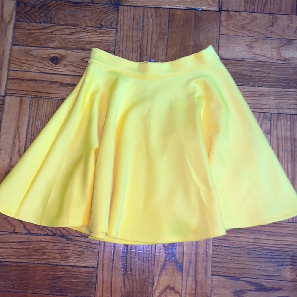 NWT sans Souci yellow skirt size: S